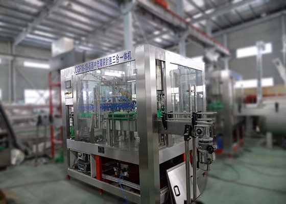 China Máquina de rellenar del agua automática de DCGF18-18-6 3-In-1 para la bebida carbónica de /Co2 proveedor