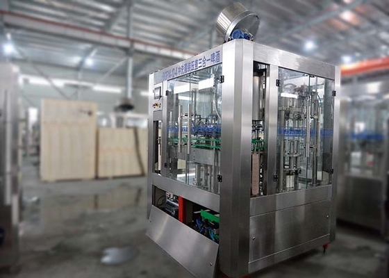 China Estructura compacta carbónica de la capacidad del equipo 4000BPH de la máquina de rellenar de la cerveza que borra, proveedor
