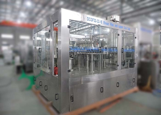 China Máquina de rellenar de la pequeña bebida carbónica, embotelladora del refresco/máquina de rellenar proveedor