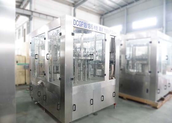 China Bebida plástica Carbonator DCGF24-24-8 del equipo del embotellamiento de soda de la pequeña escala de la botella proveedor