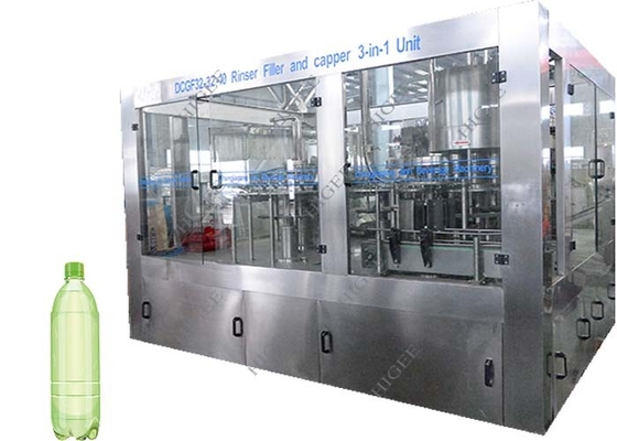 China La operación fácil carbonató capacidad embotelladoa del equipo 11.2kw 24000bph de la bebida proveedor