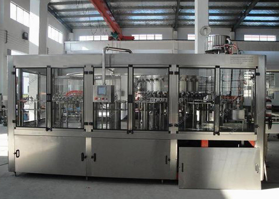 China máquina de rellenar de la bebida 3000BPH, equipo embotellador de la bebida carbónica con CE proveedor