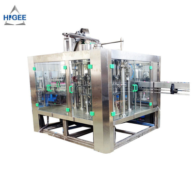 China Máquina de rellenar/3 del agua potable de la alta exactitud en 1 máquina de rellenar líquida proveedor
